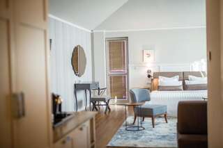 Отель Boutique Hotel Promenade Бургас Номер-студио с кроватью размера "king-size" и диван-кроватью-2
